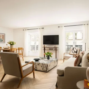 Superb 3 Bedroom Stay AC Facing Madeleine Honore